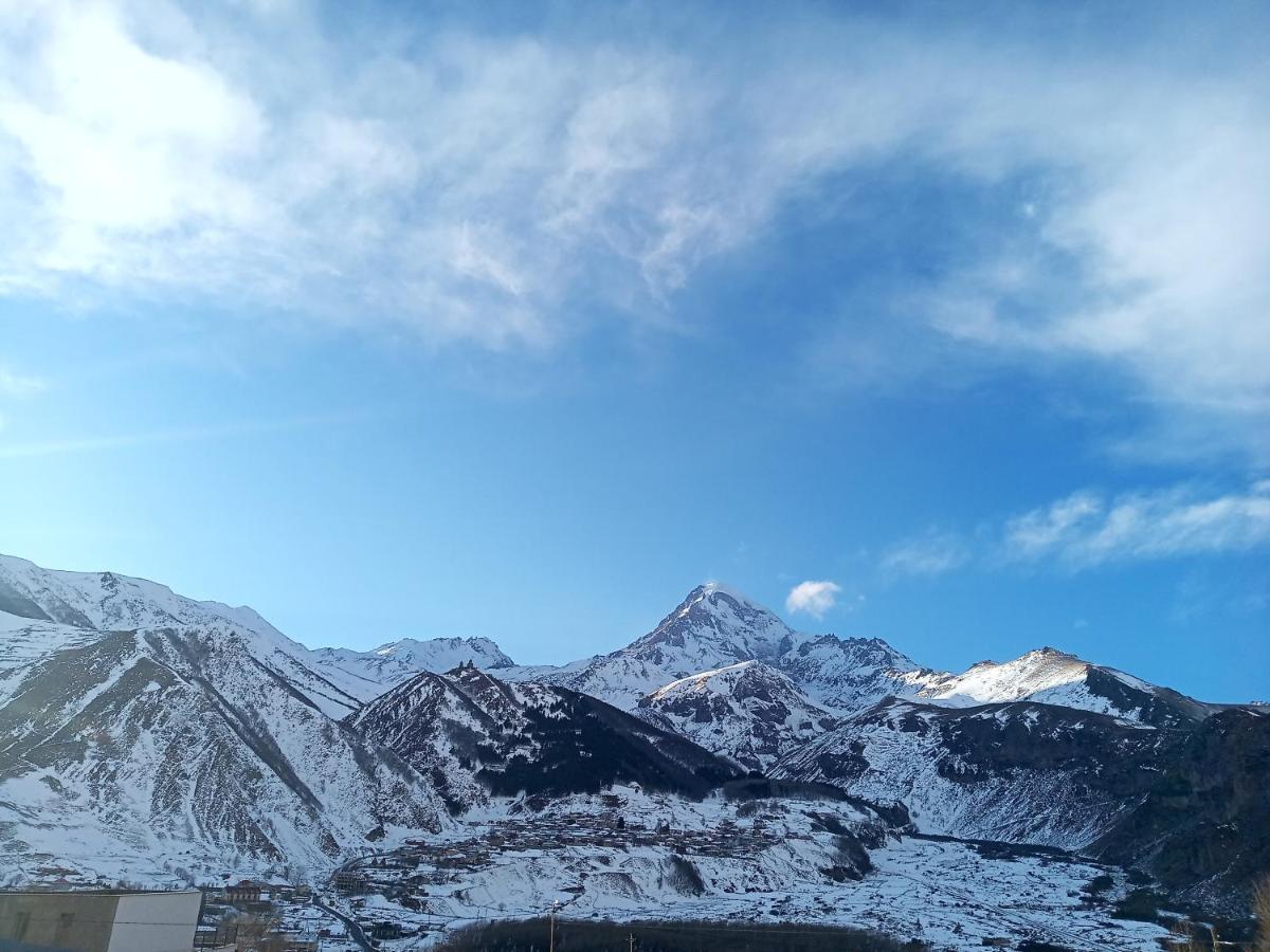 Guest House Sunset Kazbegi Exteriör bild