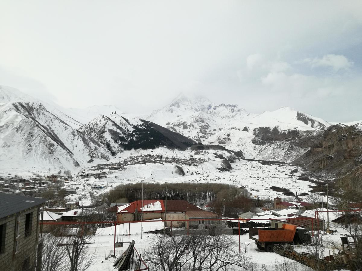 Guest House Sunset Kazbegi Exteriör bild