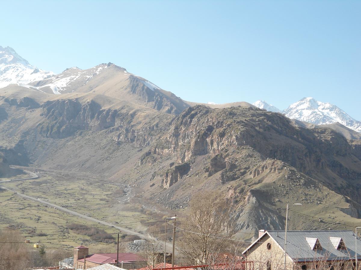 Guest House Sunset Kazbegi Exteriör bild