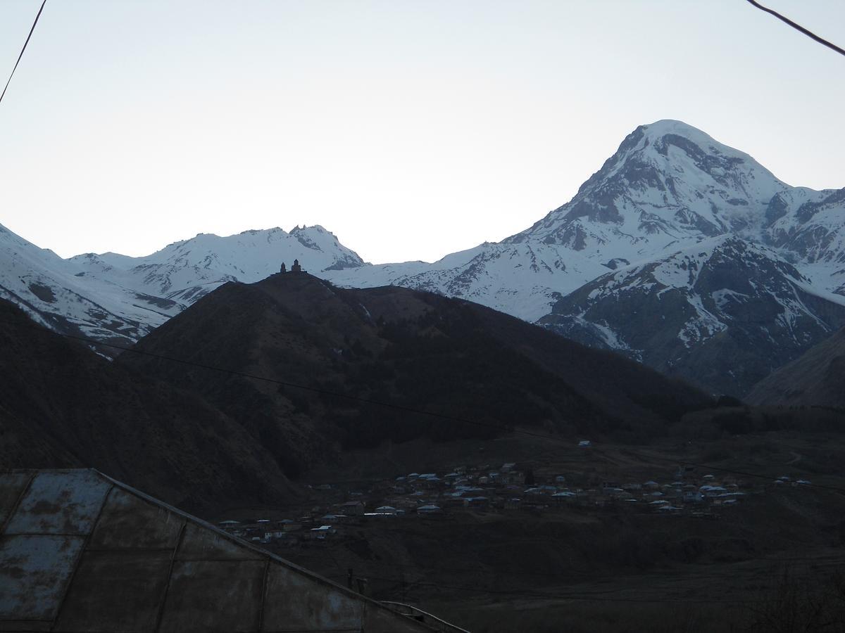 Guest House Sunset Kazbegi Exteriör bild