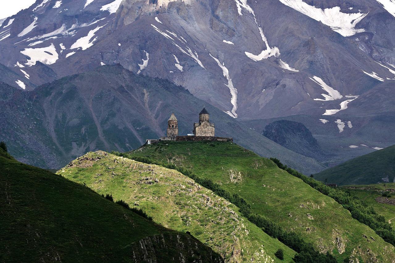 Guest House Sunset Kazbegi Exteriör bild